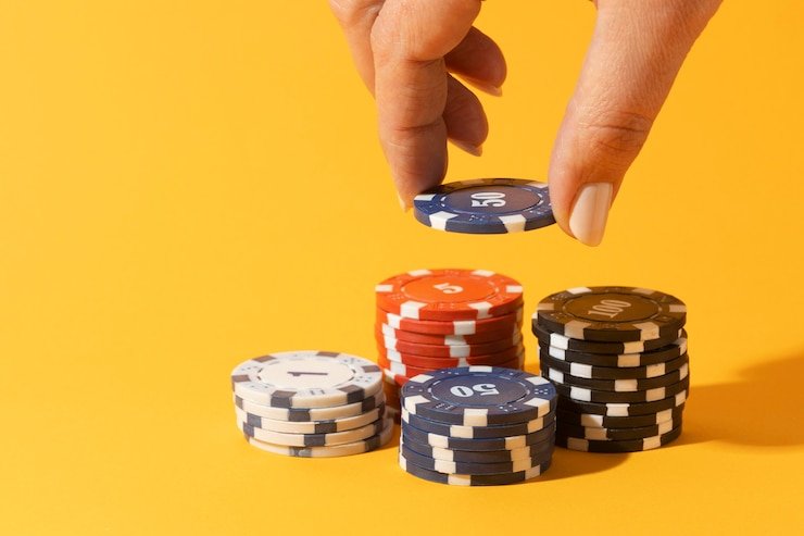 Tampilan permainan slot Fortune Tiger dan Aviator di perangkat mobile